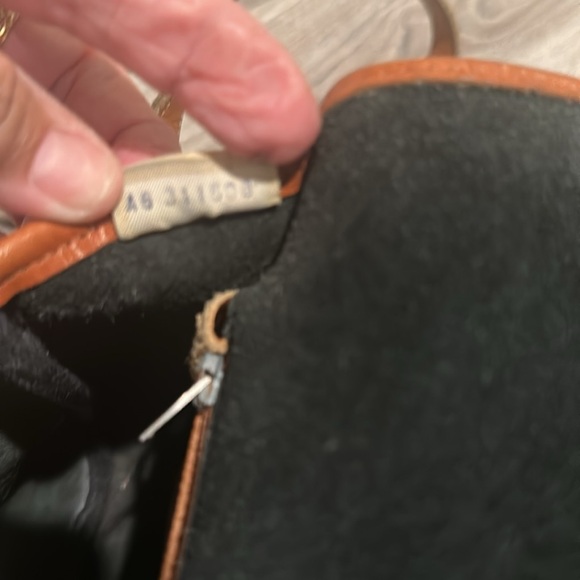 Vintage Dooney & Bourke Black & Brown Fold Over Leather Crossbody Should… - Picture 12 of 16